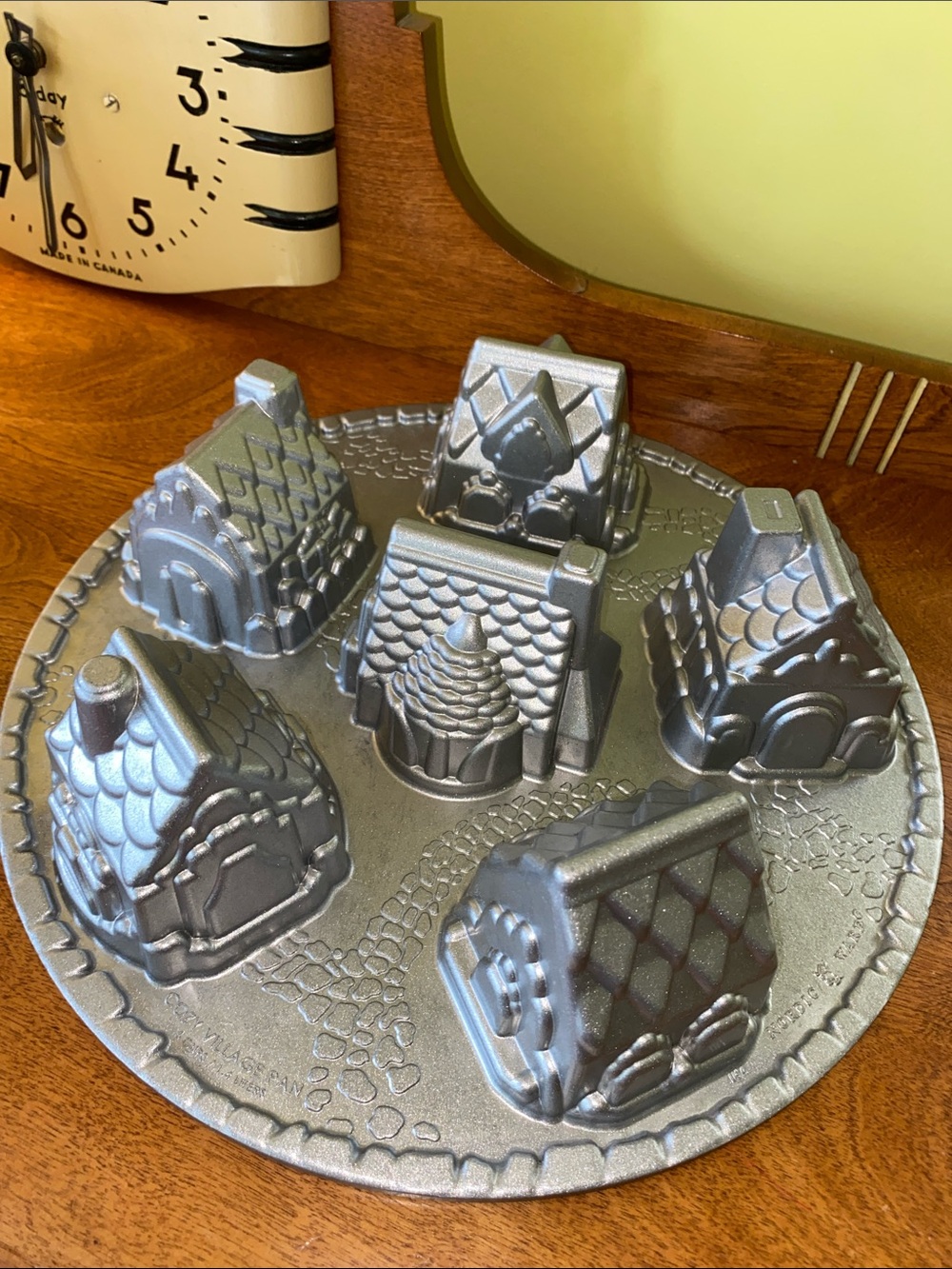 Nordic Ware Cozy Village Baking Pan / Mini Cakes